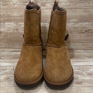 UGG Women Chestnut Suede Booties Faux Fur Interior Size 7 NEW